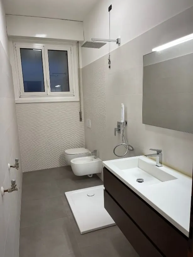 Bagni, Cormano, Cormano (MI): Bagno con finestra