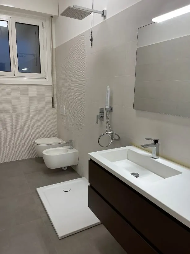 Bagni, Cormano, Cormano (MI): Bagno con finestra