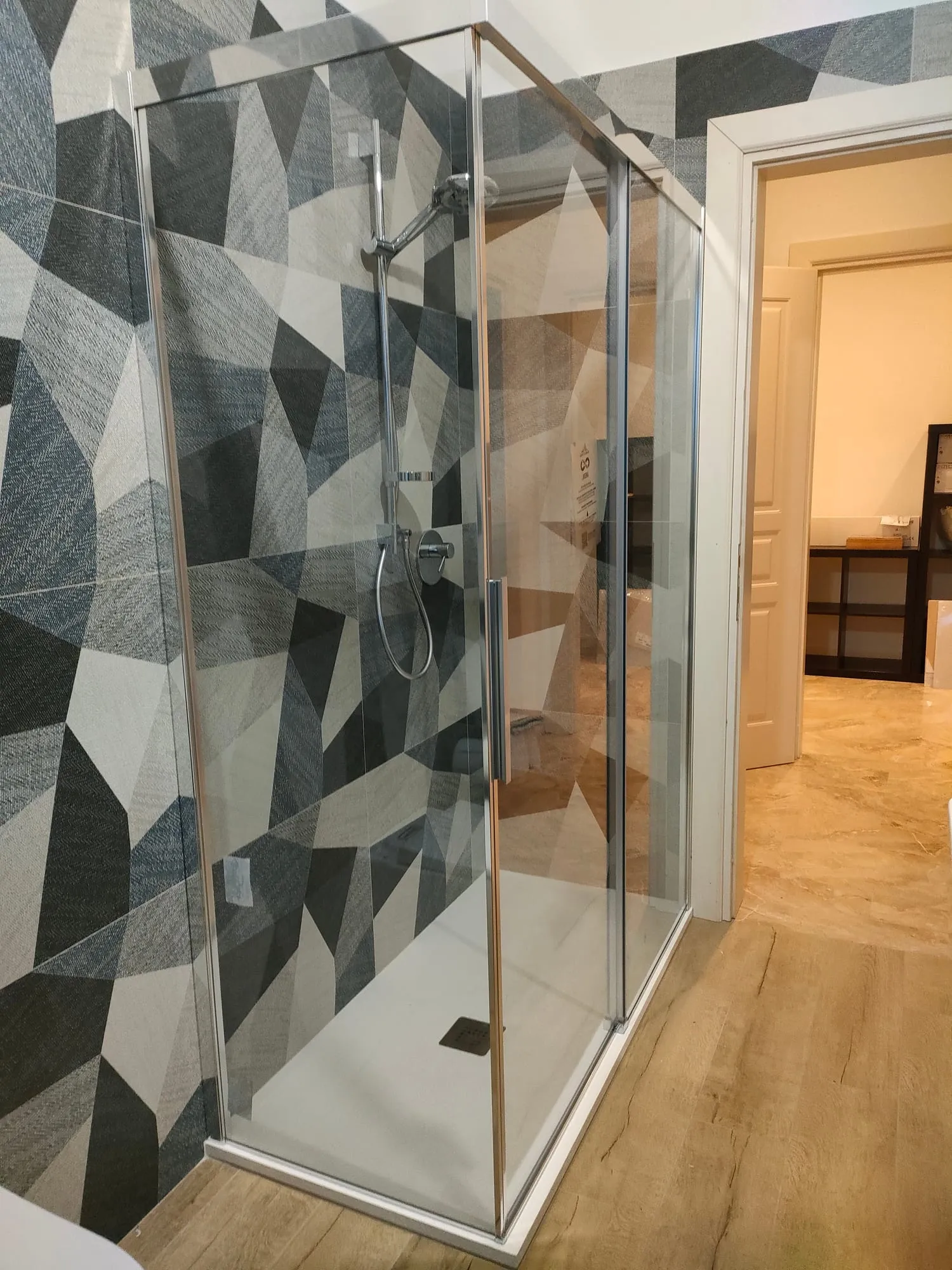 Bagno con disegno triangolare, foto 1