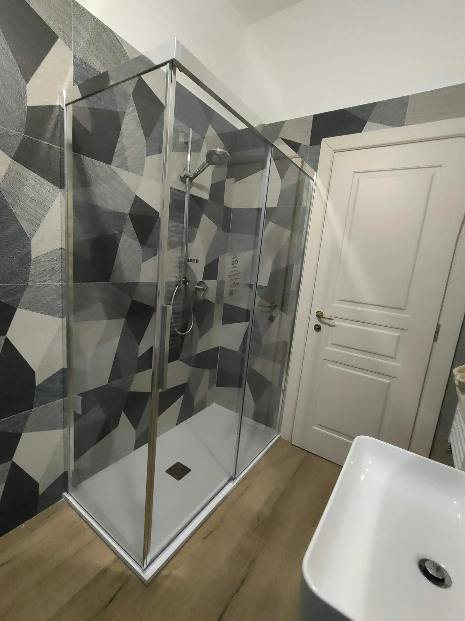 Bagno con disegno triangolare, foto 4