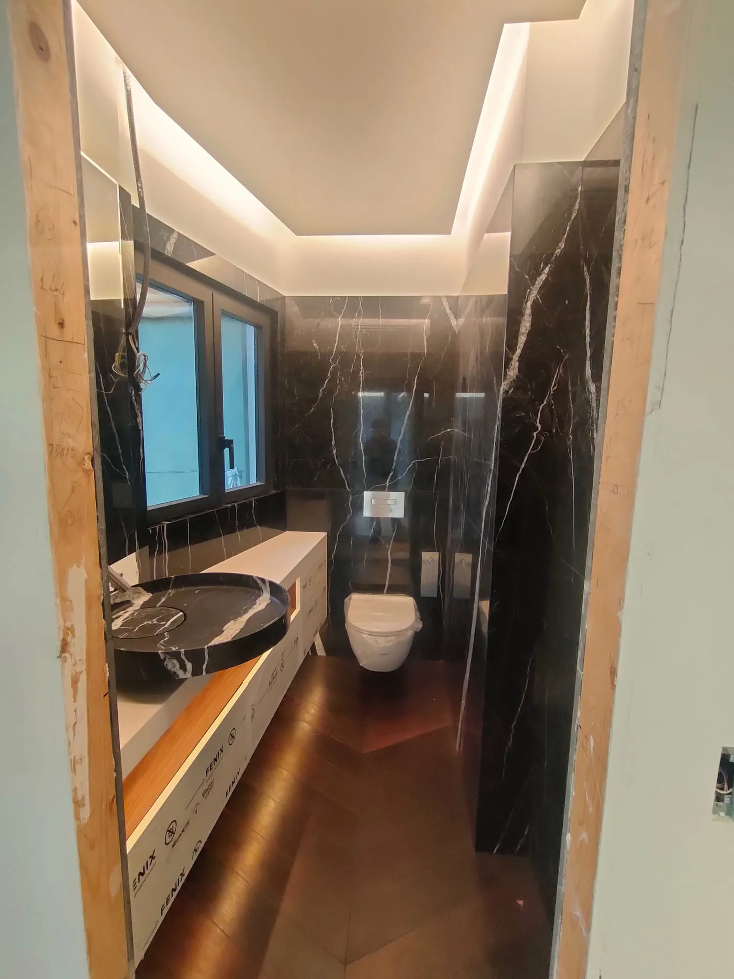 Appartamento completo, Milano, Milano: Bagno in marmo nero in finitura