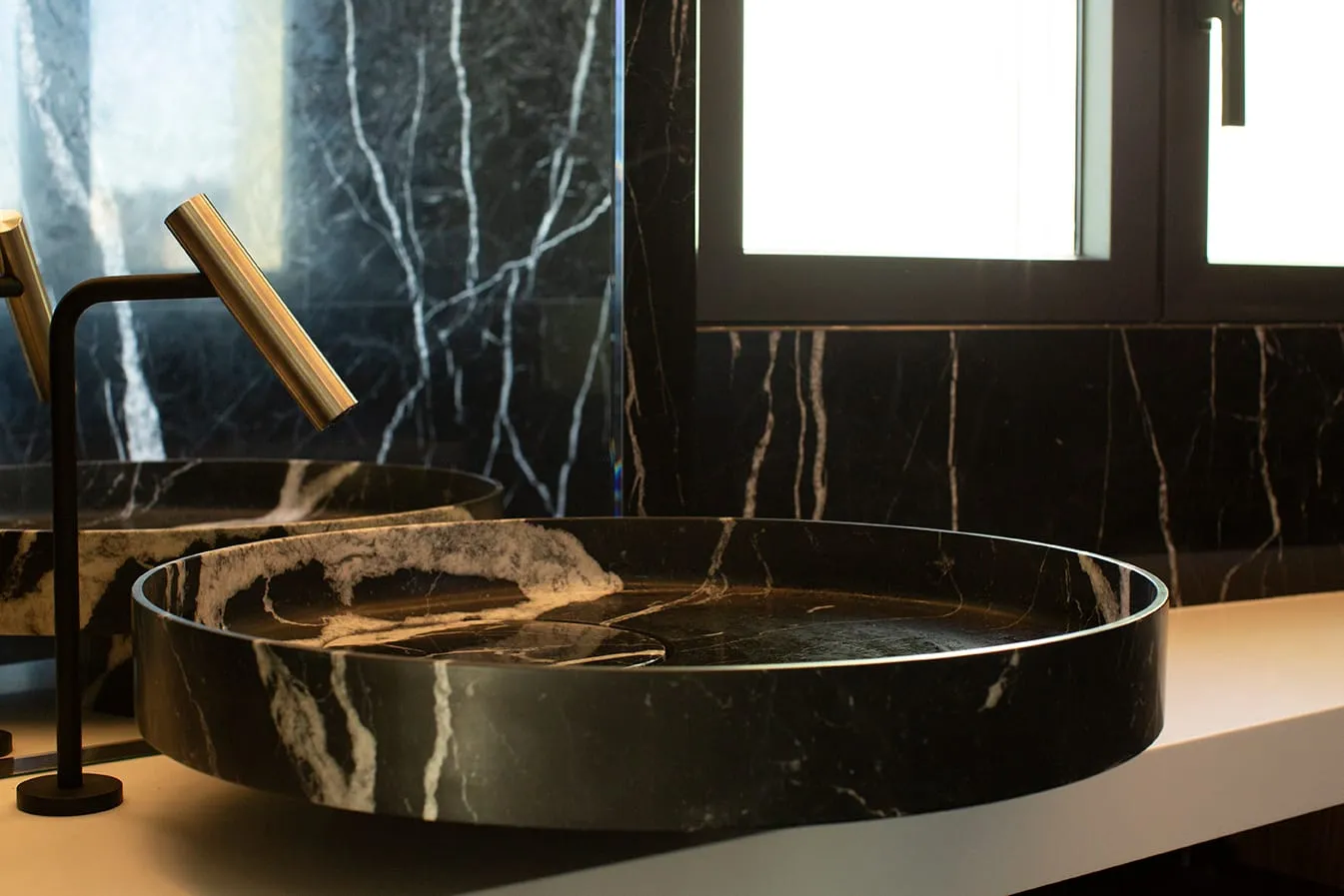 Appartamento completo, Milano, Milano: Lavabo in marmo