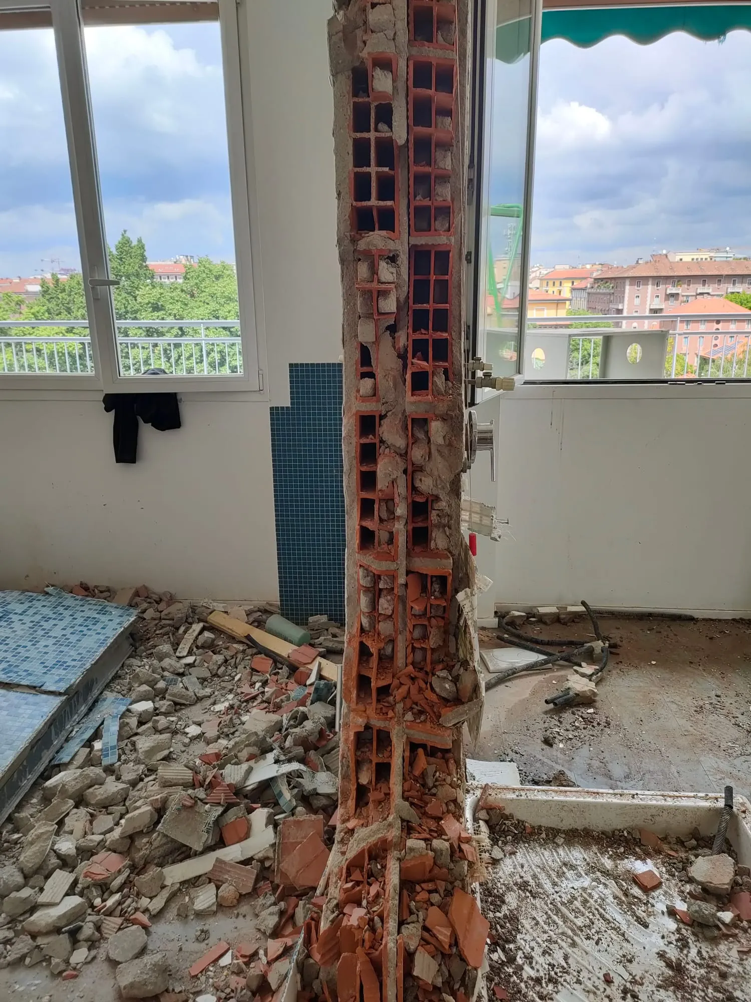 Appartamento completo, Milano, Milano: Demolizioni