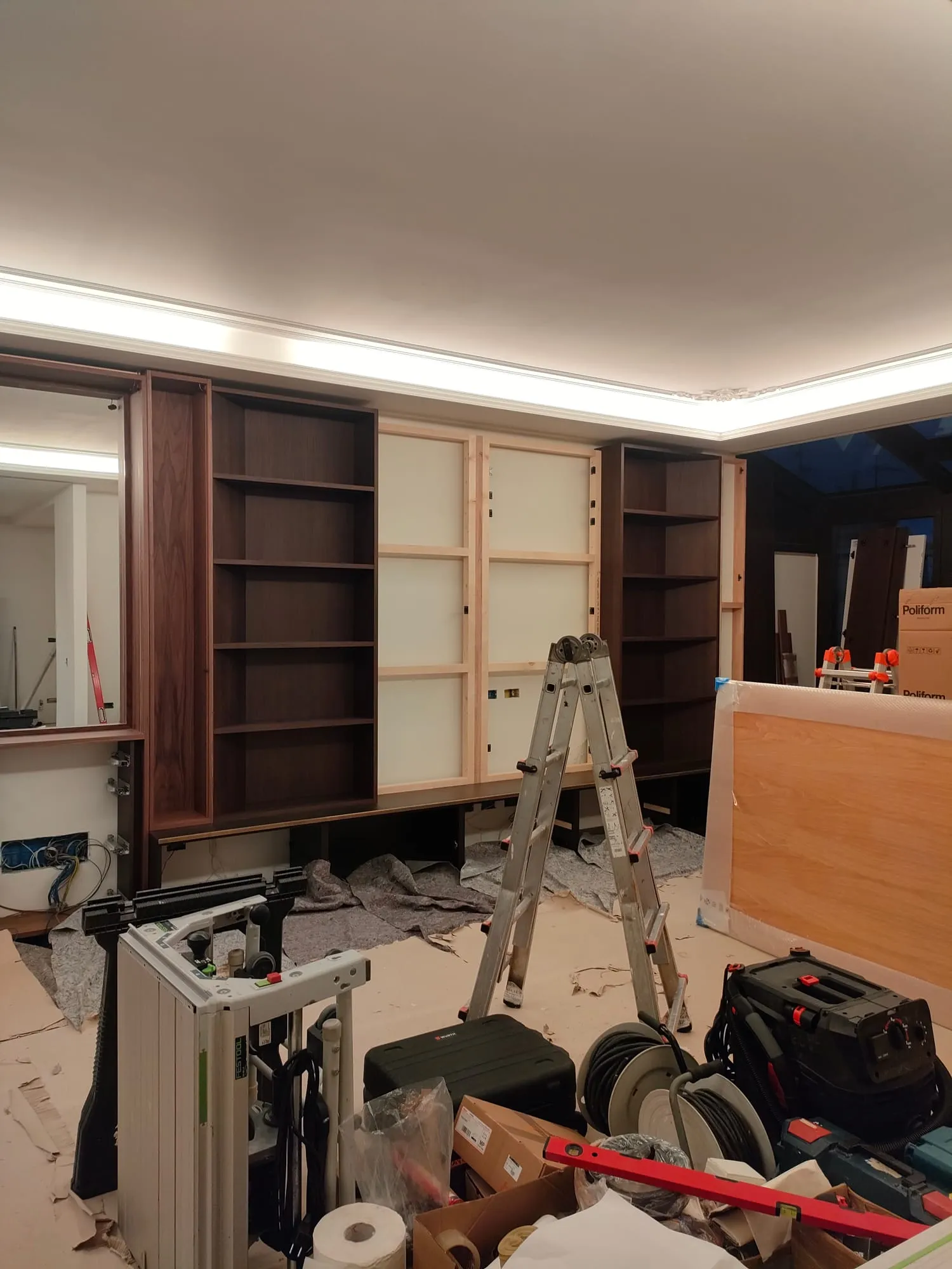 Appartamento completo, Milano, Milano: Soggiorno: montaggio dei mobili