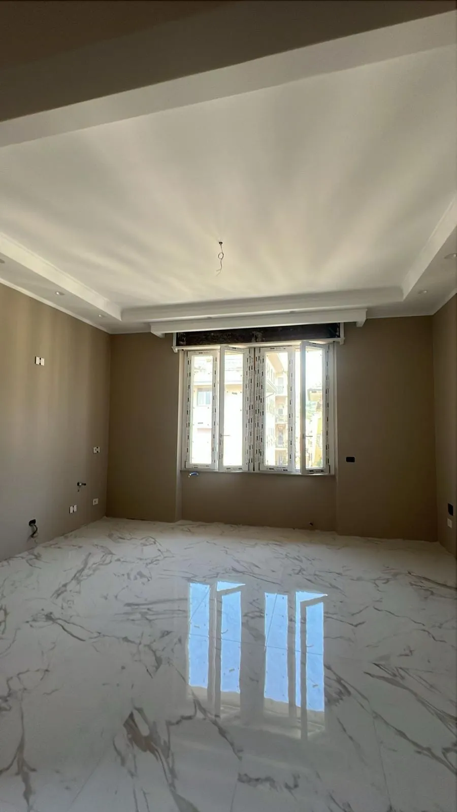Cartongesso di design: Camera con veletta luminosa perimetrale