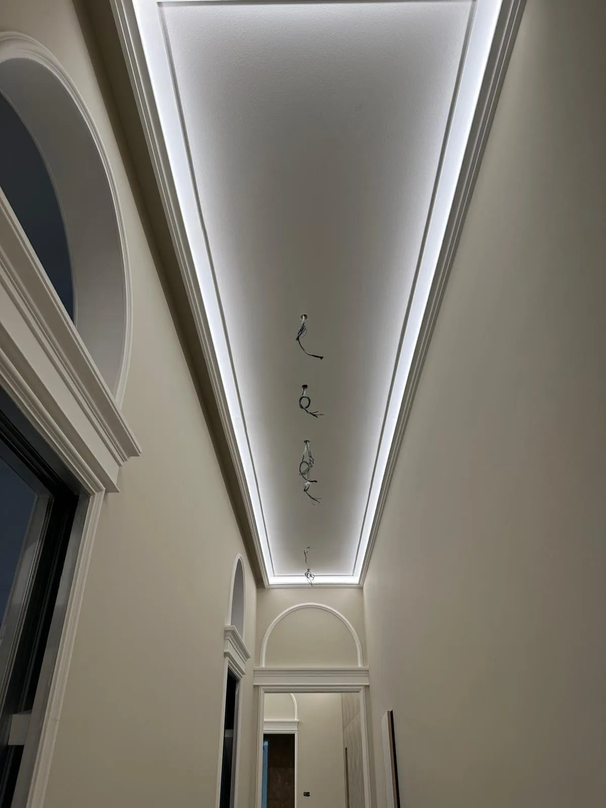 Cartongesso di design: Gola luminosa a soffitto
