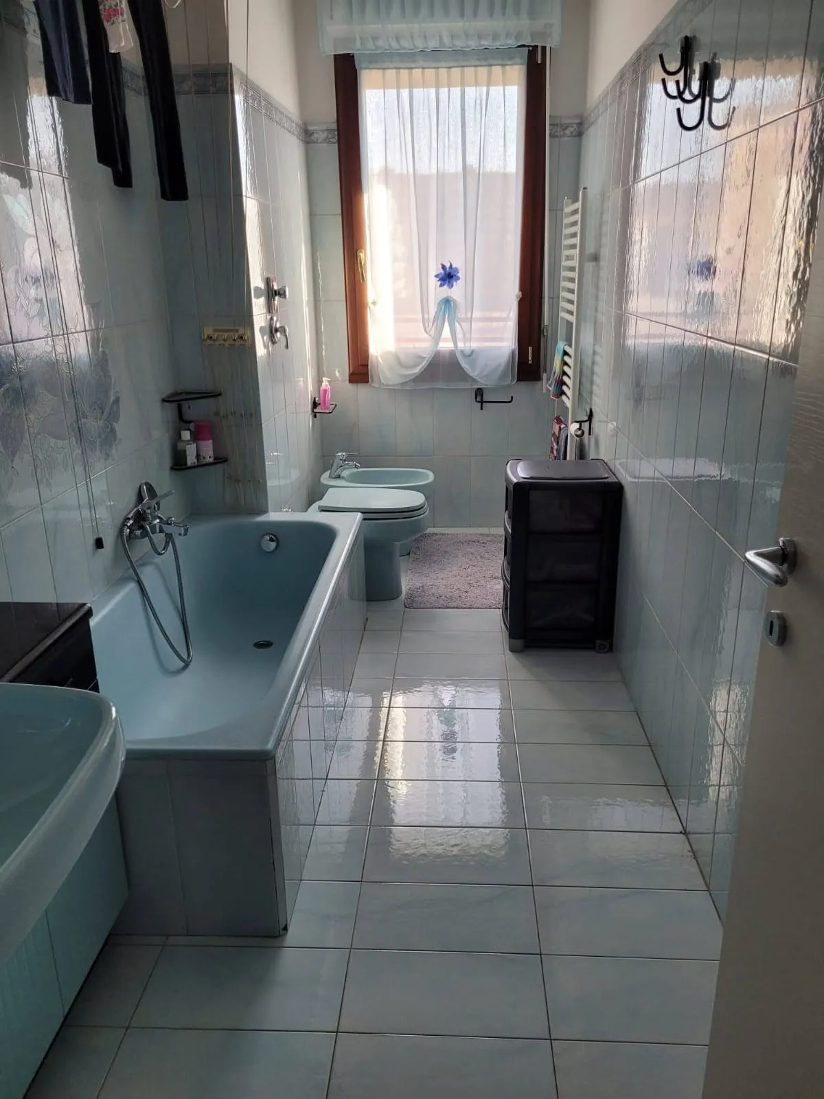 Bagno, Milano, Milano: Stato di fatto: stessa disposizione dei sanitari